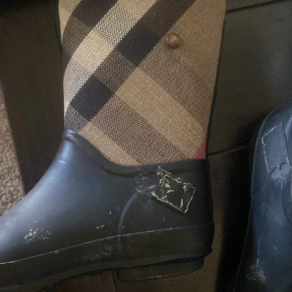 Burberry rain boots - Picture 4 of 7